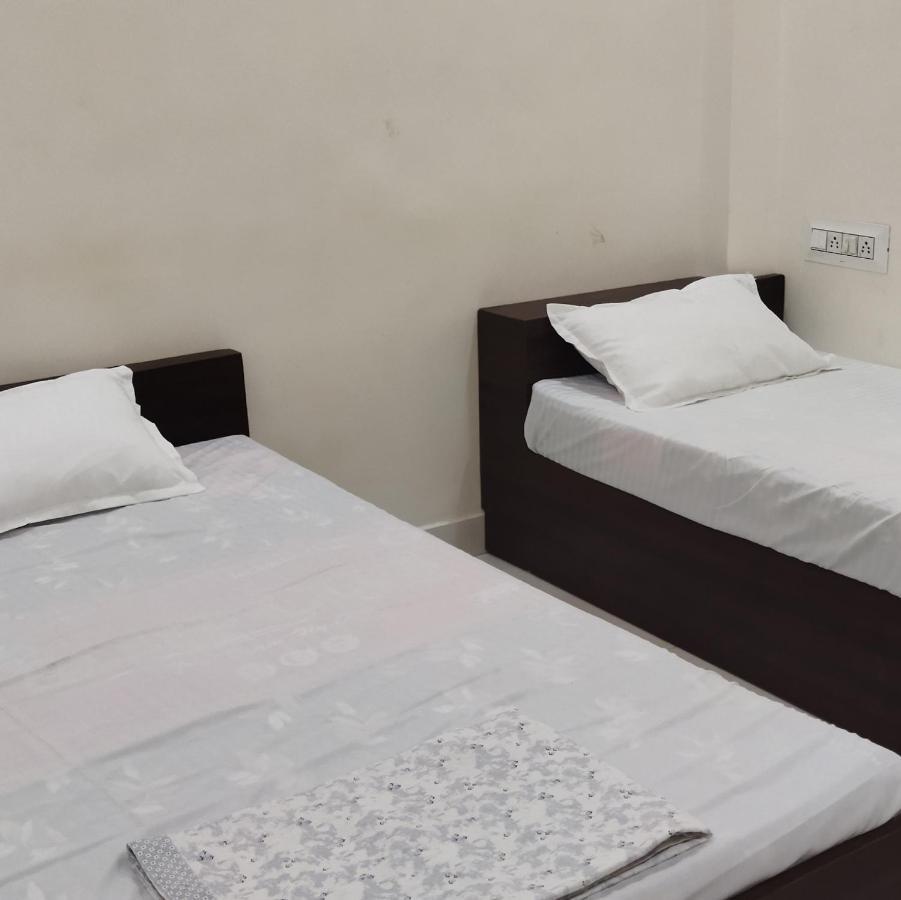 Shree Gajlaxmi Hotel Walking Distance From Mahakaleswar Ujjain Bagian luar foto
