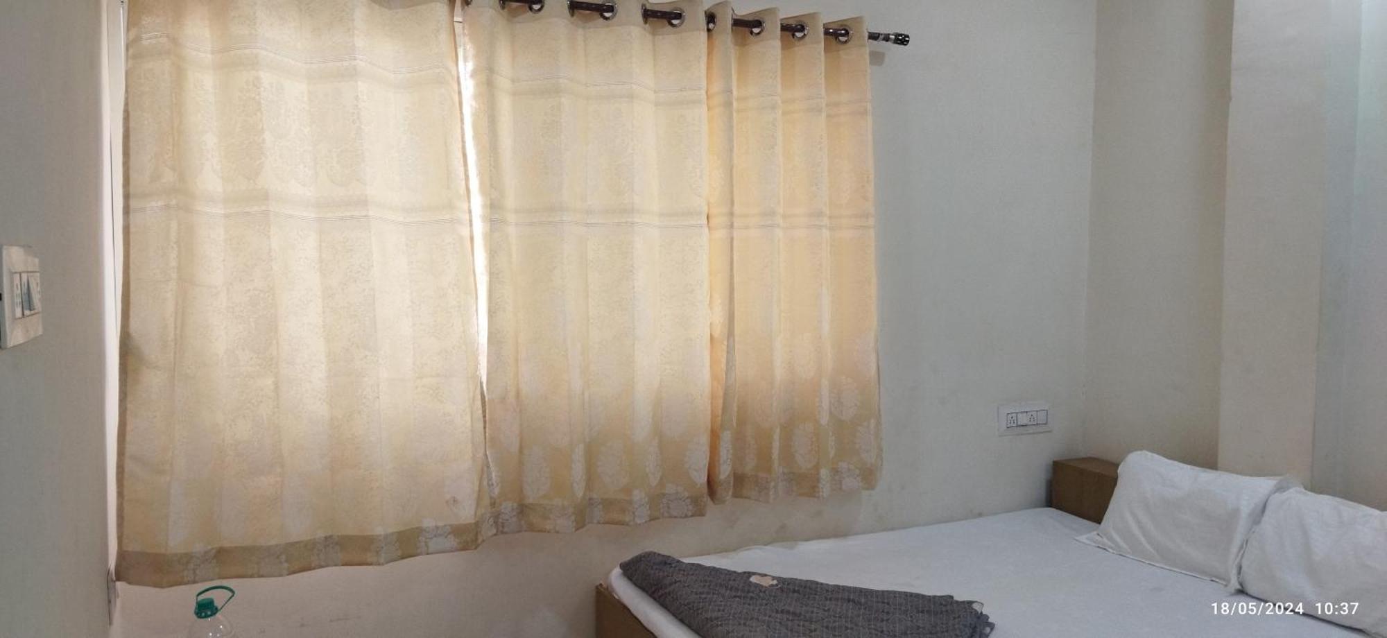 Shree Gajlaxmi Hotel Walking Distance From Mahakaleswar Ujjain Bagian luar foto