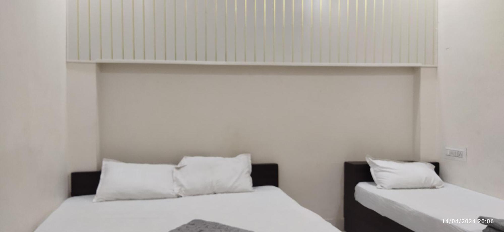 Shree Gajlaxmi Hotel Walking Distance From Mahakaleswar Ujjain Bagian luar foto