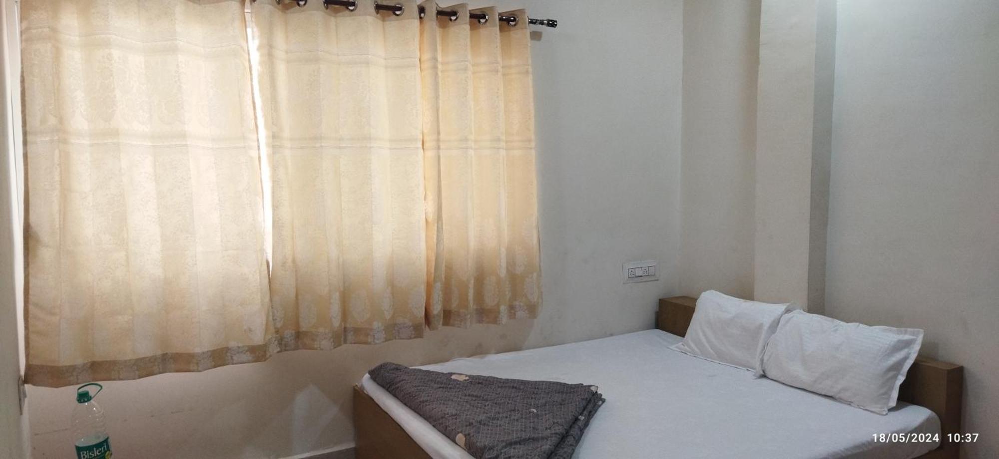 Shree Gajlaxmi Hotel Walking Distance From Mahakaleswar Ujjain Bagian luar foto