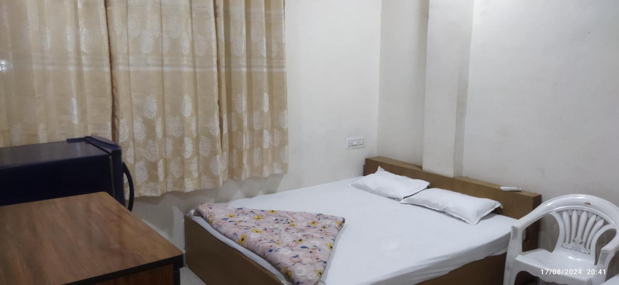 Shree Gajlaxmi Hotel Walking Distance From Mahakaleswar Ujjain Bagian luar foto